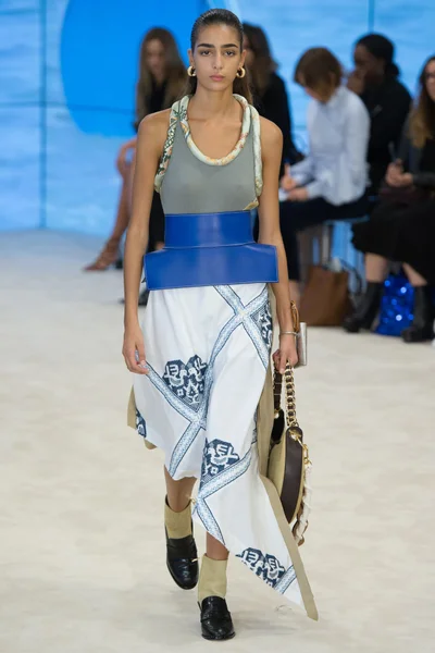 Look 48